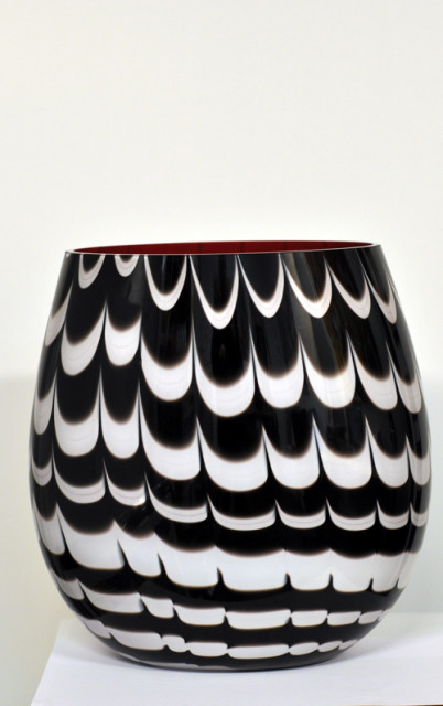 Loranto + Zigzag vaas, zwart-wit van binnen rood